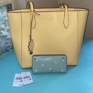 This pastel yellow will be perfect for the summer! Send me an offer 🥰